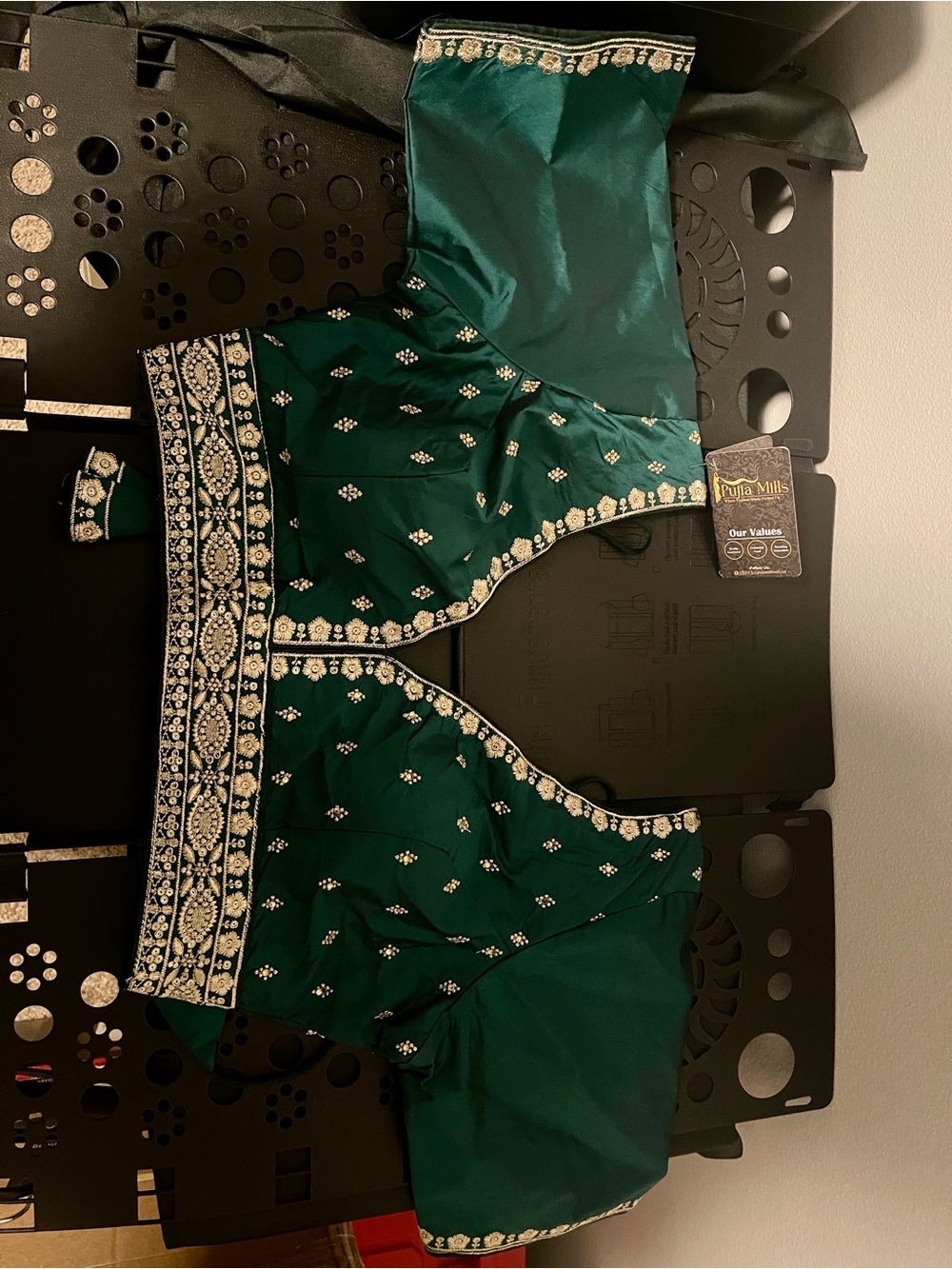 Pujia Mills Size 36 Emerald Green Gold Embroidered Saree Blouse – NWT
